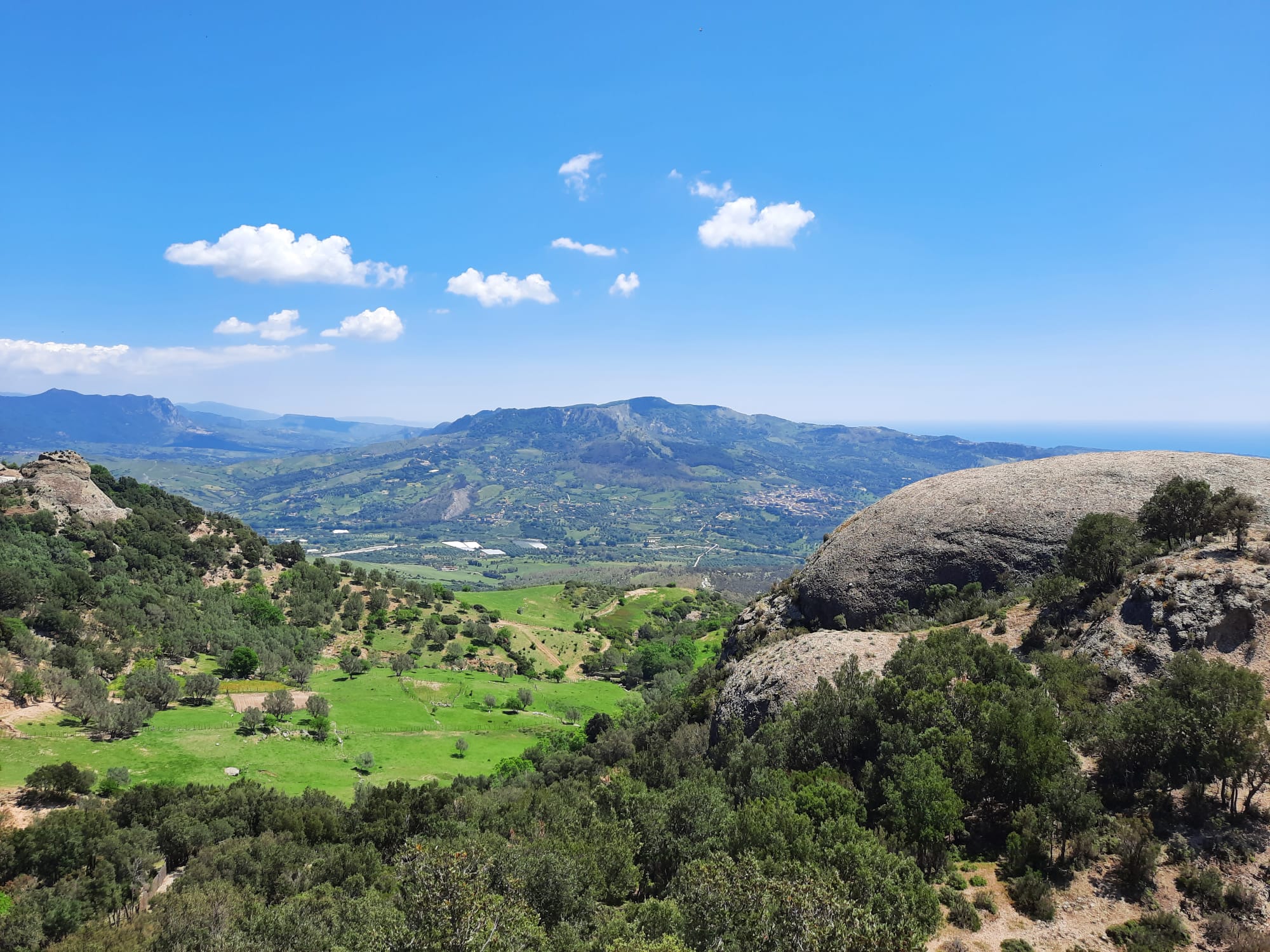 Pietra Cappa, il monolite più grande d'Europa - Parco nazionale dell'Aspromonte (Foto G. Vale) Pietra Cappa, il monolite più grande d'Europa - Parco nazionale dell'Aspromonte (Foto G. Vale)