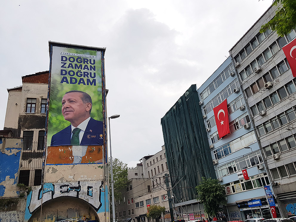 Manifesti della campagna elettorale (foto F. Brusa)