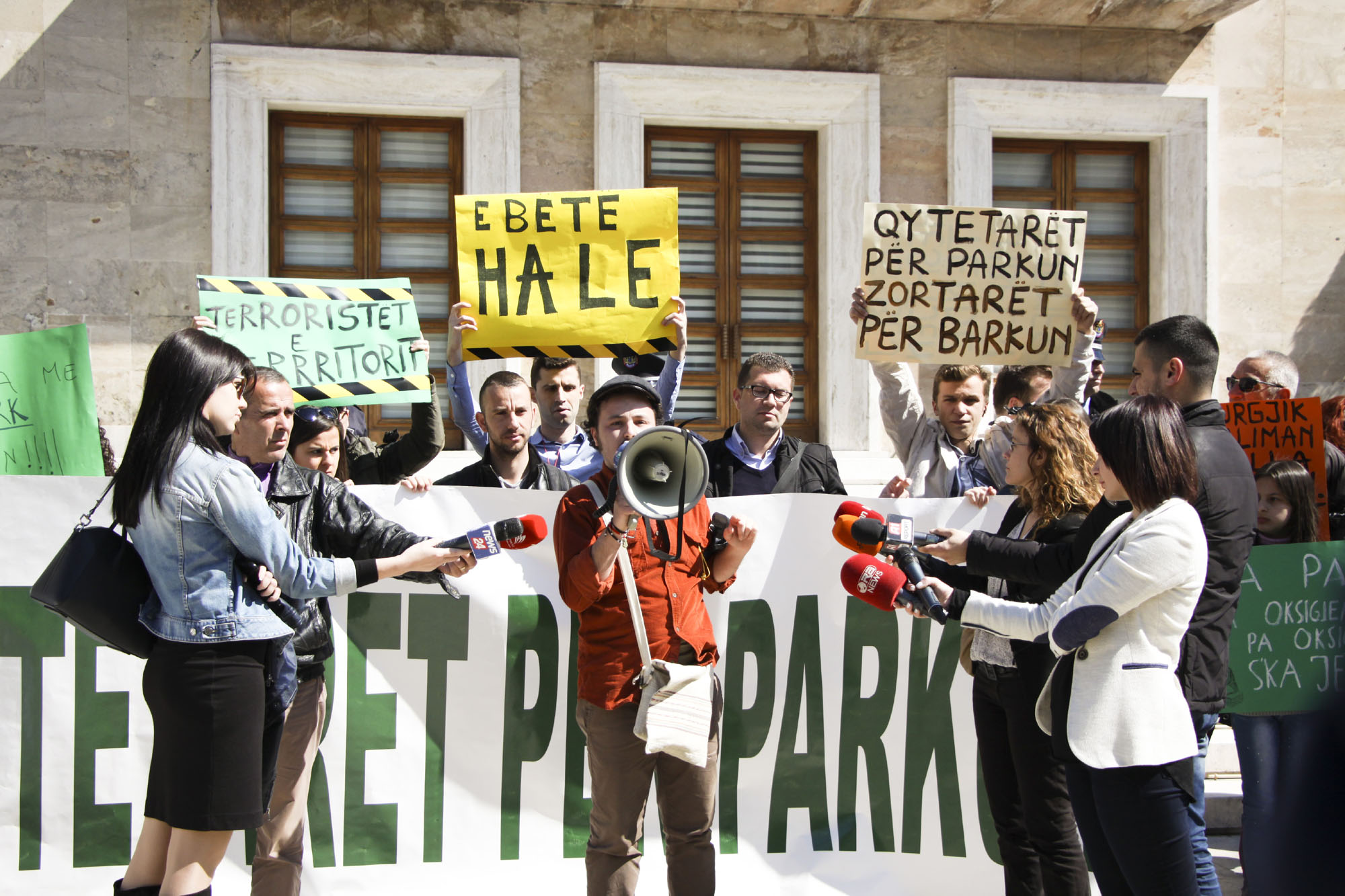 14.-ManifestazioneLOW