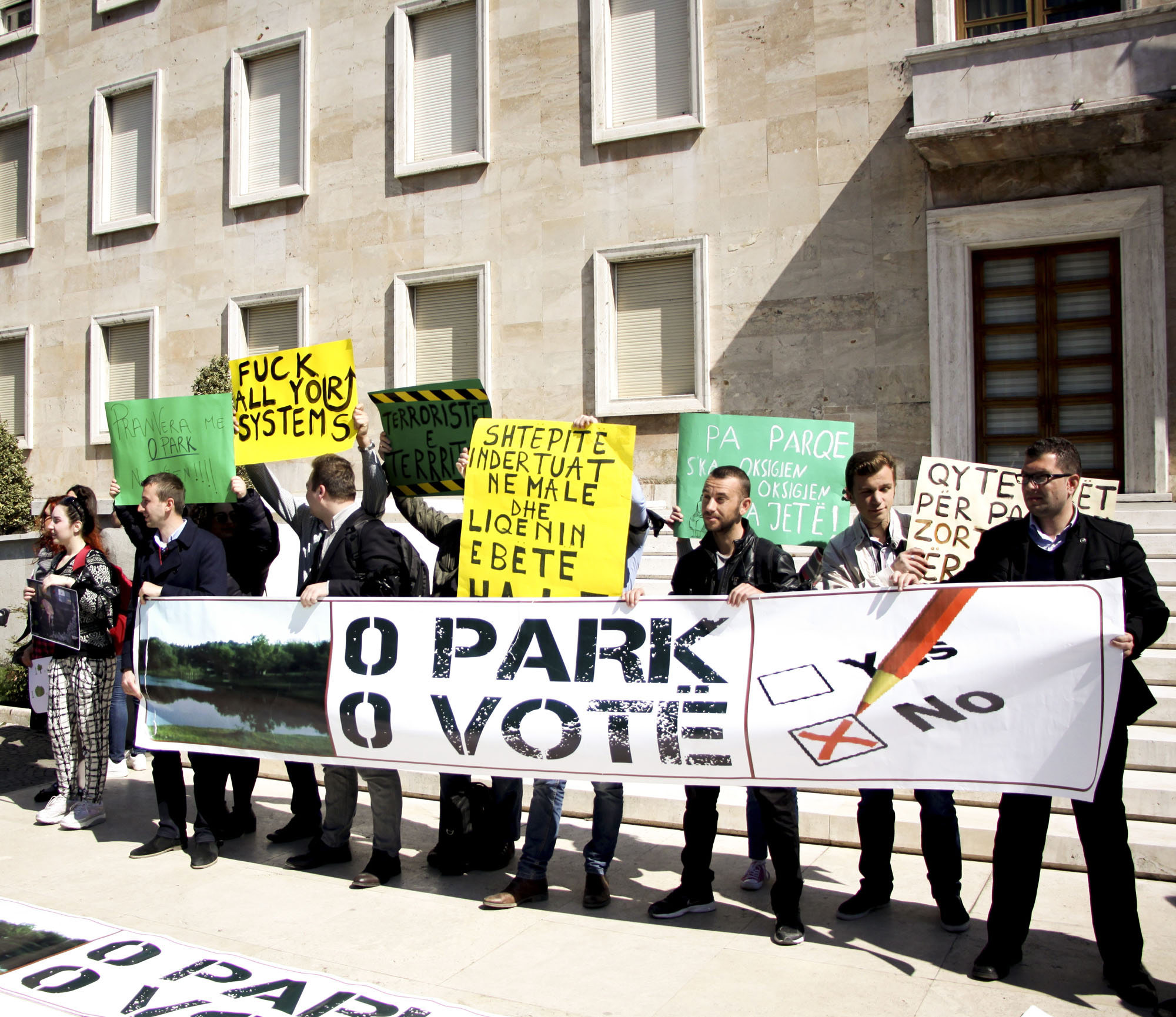 9.-ManifestazioneLOW