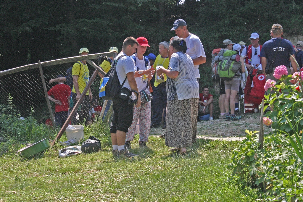 Acqua-e-caffe-l-ospitalita-di-chi-e-tornato