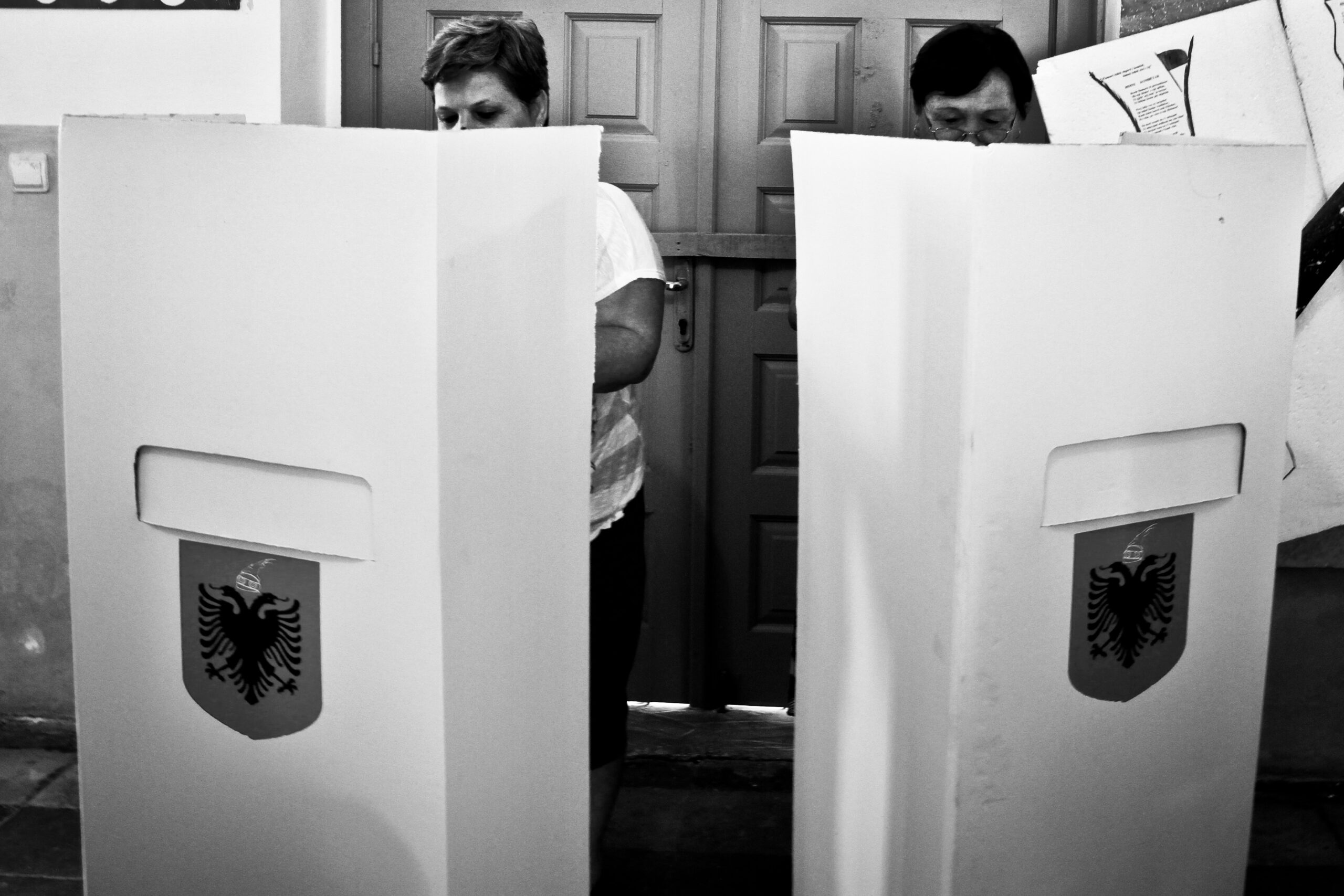 Giugno-2013-l-Albania-al-voto-17