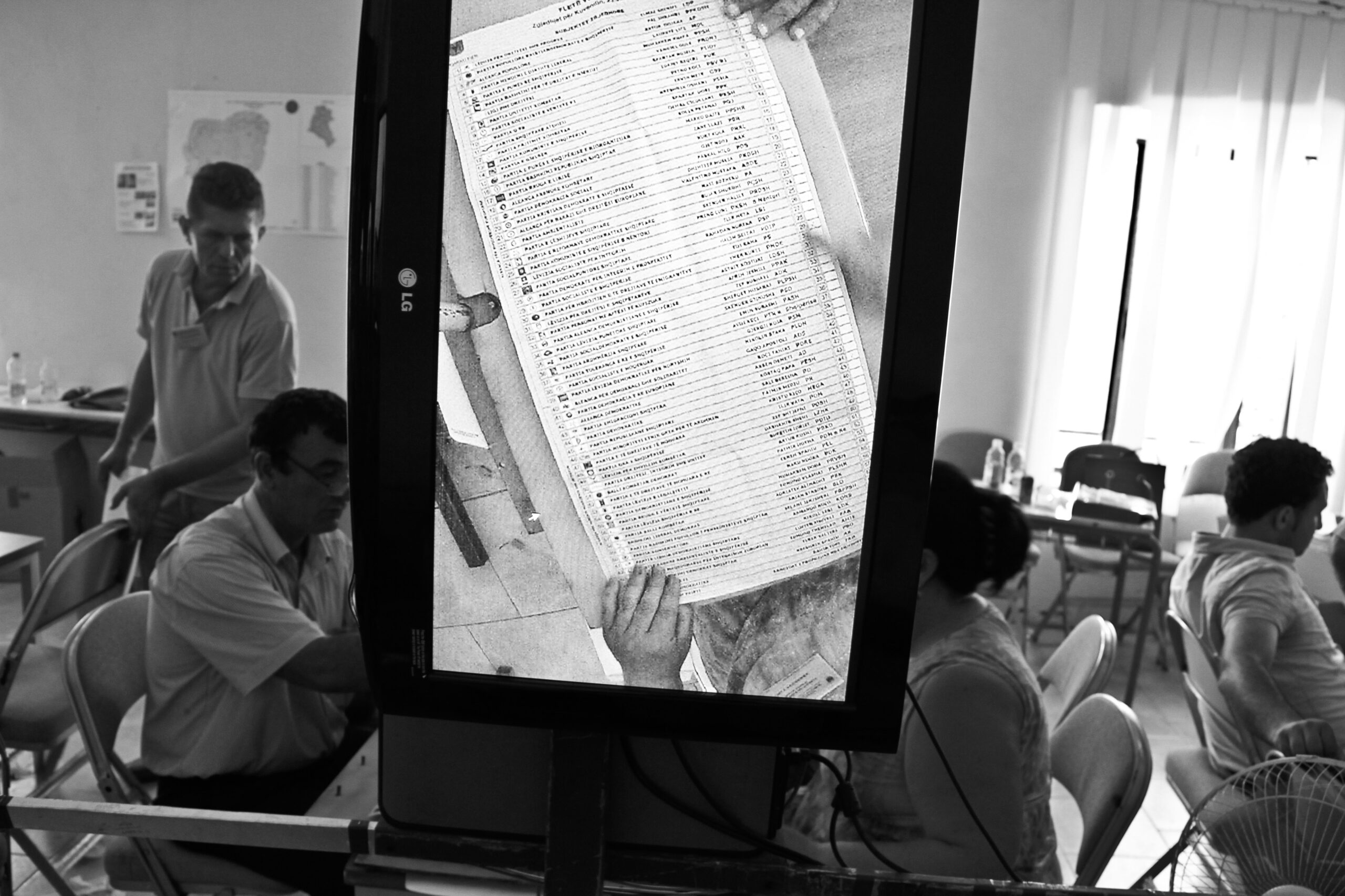 Giugno-2013-l-Albania-al-voto-18