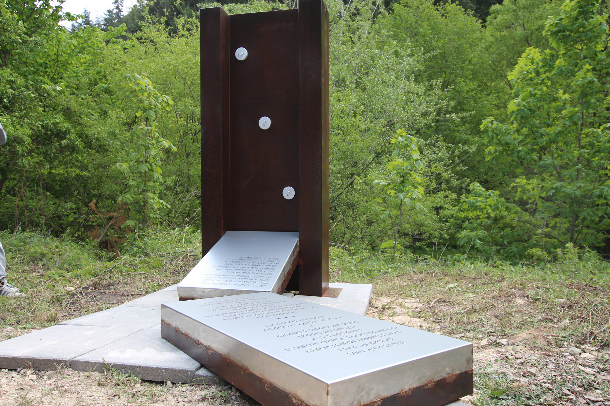 La-lapide-opera-di-Piero-Zanotti