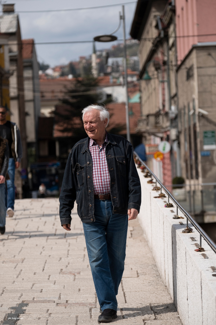 Sarajevo-sul-ponte-J.Divjak-foto-Luigi-Ottani