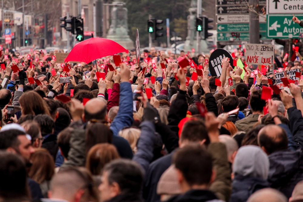 Serbia-solo-una-rivolta-di-massa-fermera-il-regime