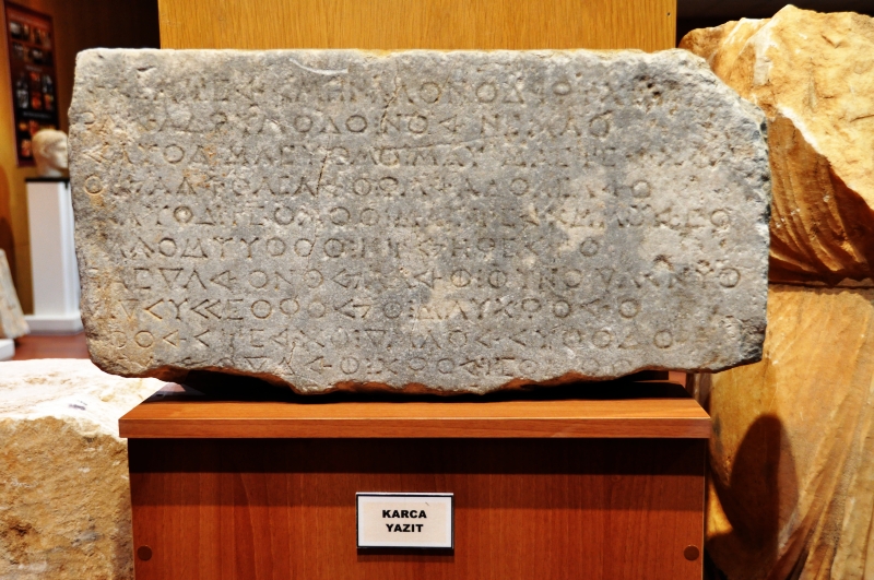 Un-epigrafe-in-antico-alfabeto-cario-dal-Museo-di-Mylasa-antica-capitale-della-Caria-oggi-in-provincia-di-Mugla