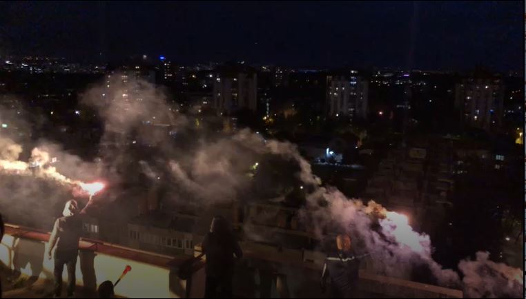 Baklje-vlasti-protiv-buke-gradana