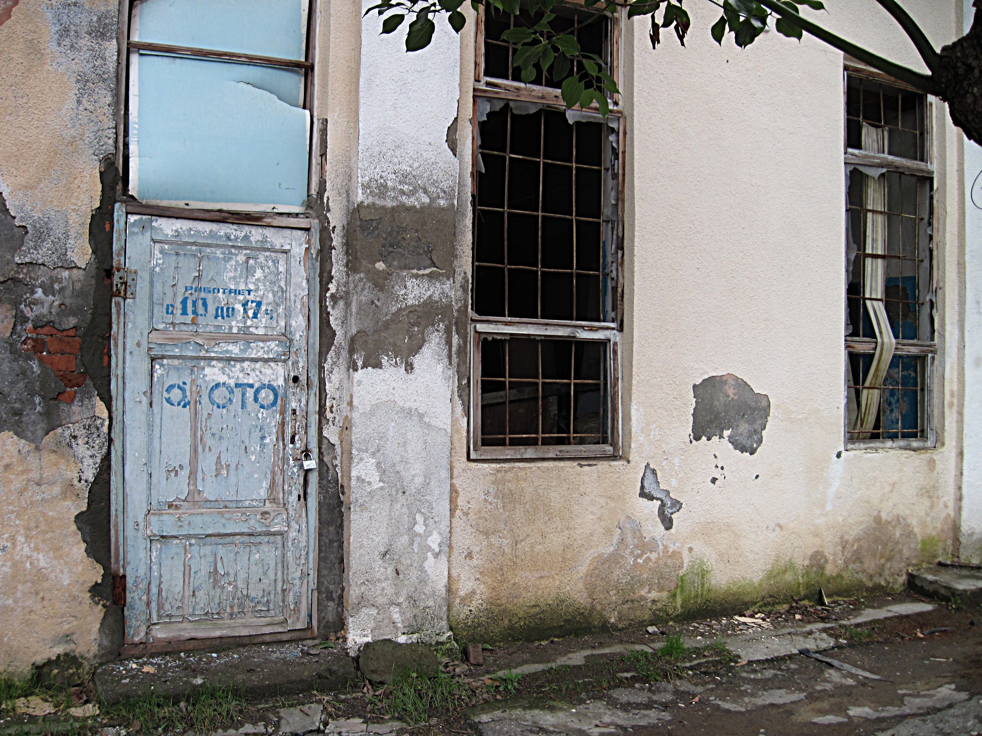 Il-negozio-di-un-fotografo-abbandonato