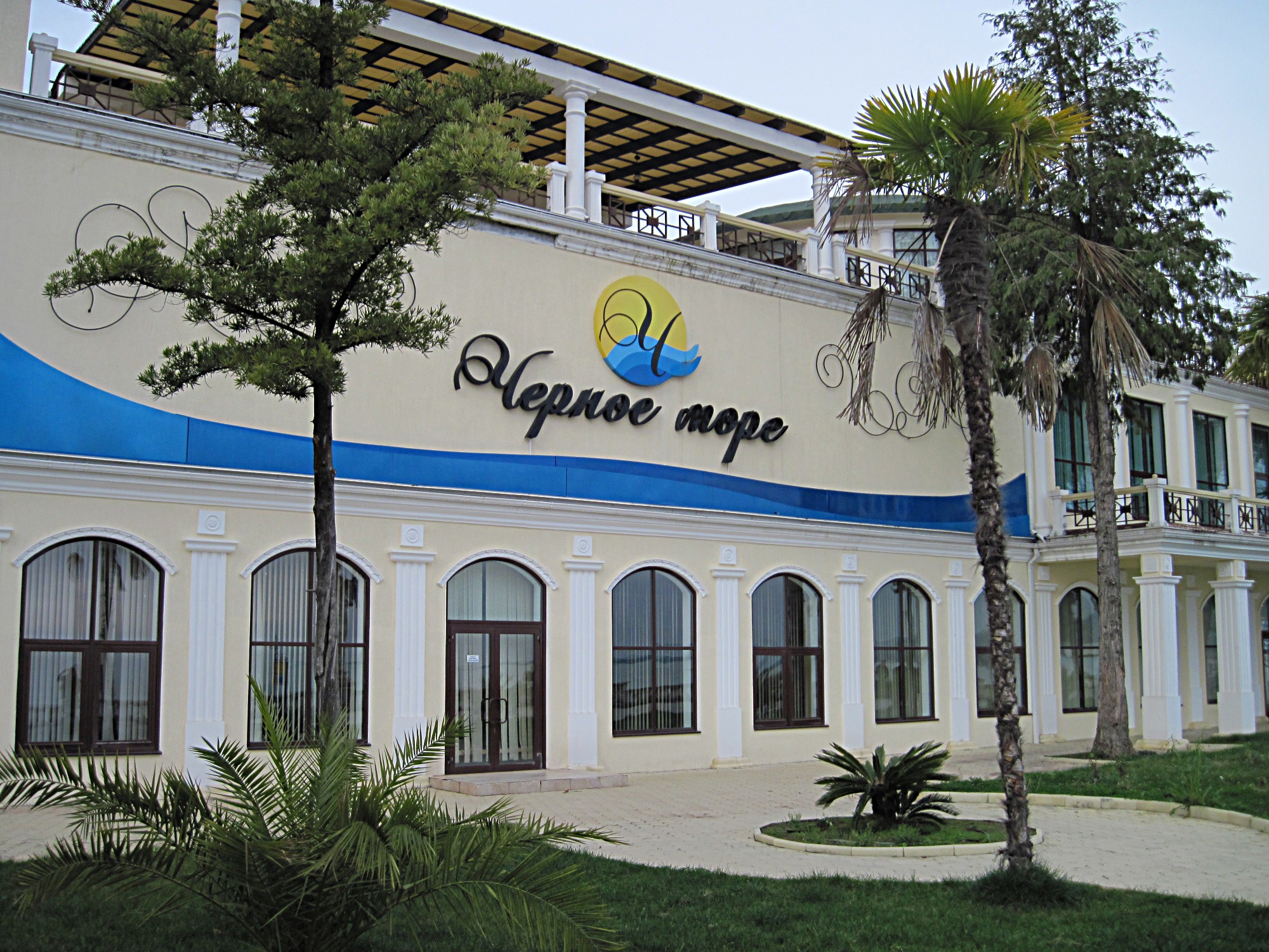 Il-ristorante-Mar-Nero-sul-lungomare-di-Sukhumi