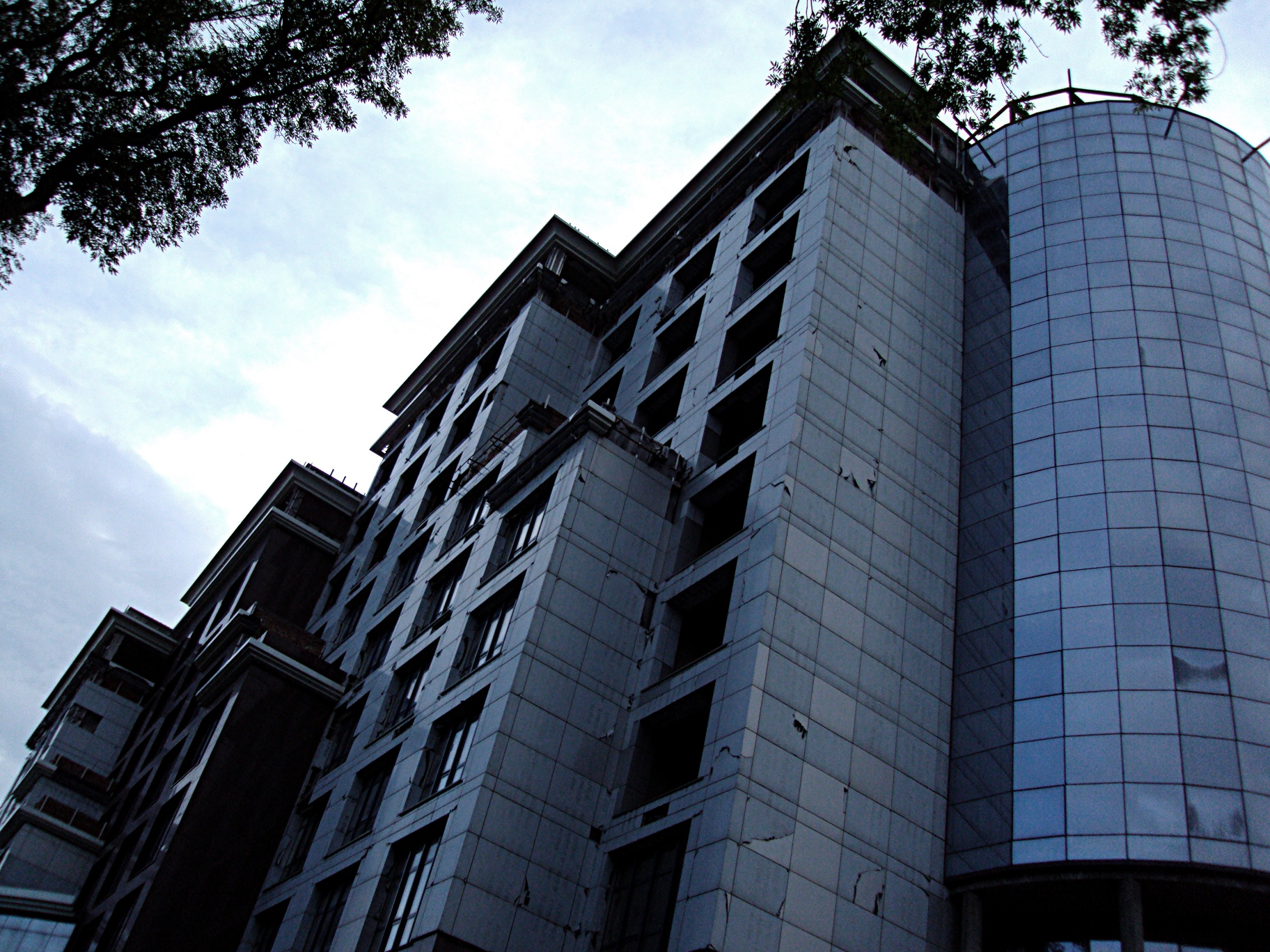 L-Hotel-Moskva-costruito-e-mai-aperto-1