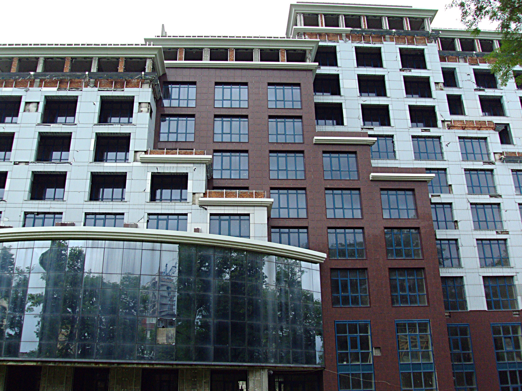 L-Hotel-Moskva-costruito-e-mai-aperto