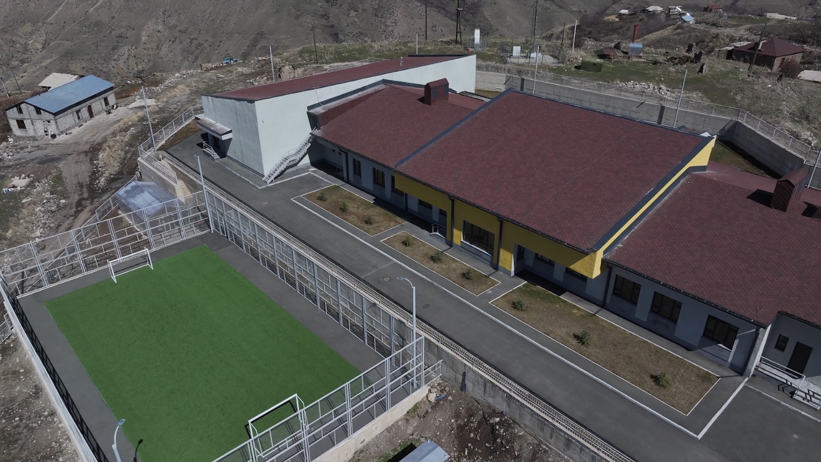 Armenia-una-casa-gratuita-al-confine