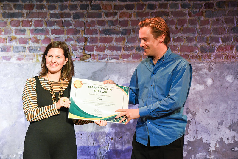 Vincitore SLAPP Addict of the Year ENI ritirato da Greenpeace © Sonia Goicoechea Vincitore SLAPP Addict of the Year ENI ritirato da Greenpeace © Sonia Goicoechea