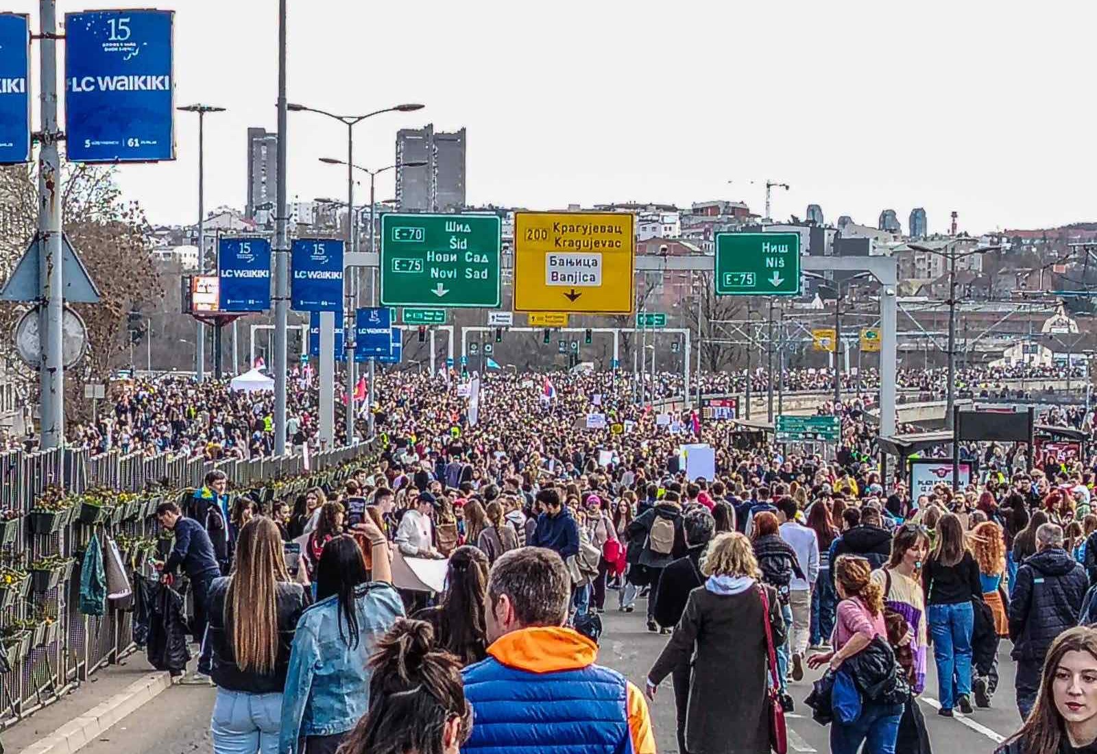 Serbia-l-UE-e-la-responsabilita-di-sostenere-le-proteste-degli-studenti-1