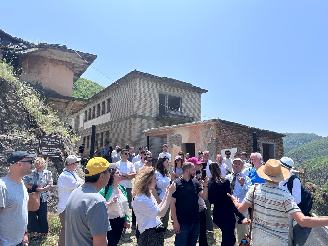 A group of citizens visiting Spaç on 7 June to observe the impact of the construction site on the site.