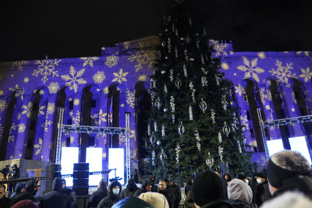 L'albero natalizio a Tbilisi (foto F. Baccini) L'albero natalizio a Tbilisi (foto F. Baccini)