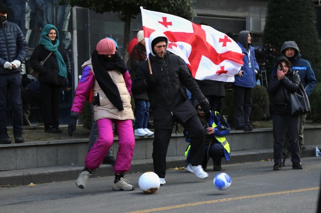 Manifestanti a Tbilisi (foito F. Baccini) Manifestanti a Tbilisi (foito F. Baccini)