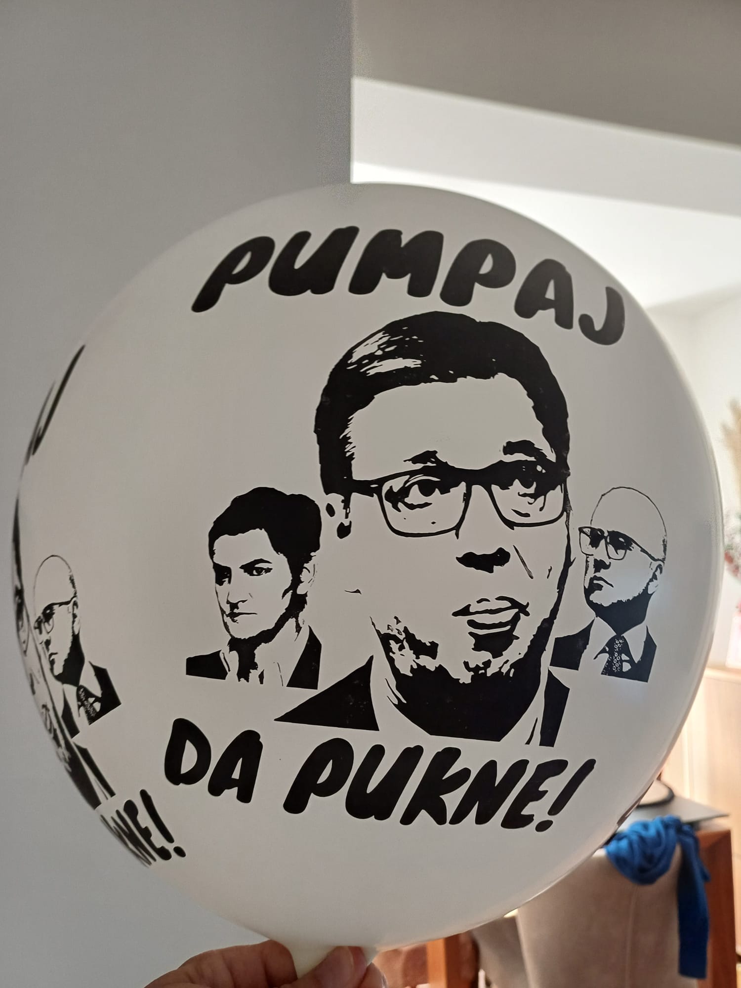 "Pompa che esplode" - Belgrado 15 marzo 2025 - (foto N. Nenadić)