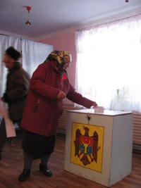 Al voto anticipato in Moldavia del 28 novembre 2010 (foto di Vlad Sirbu)