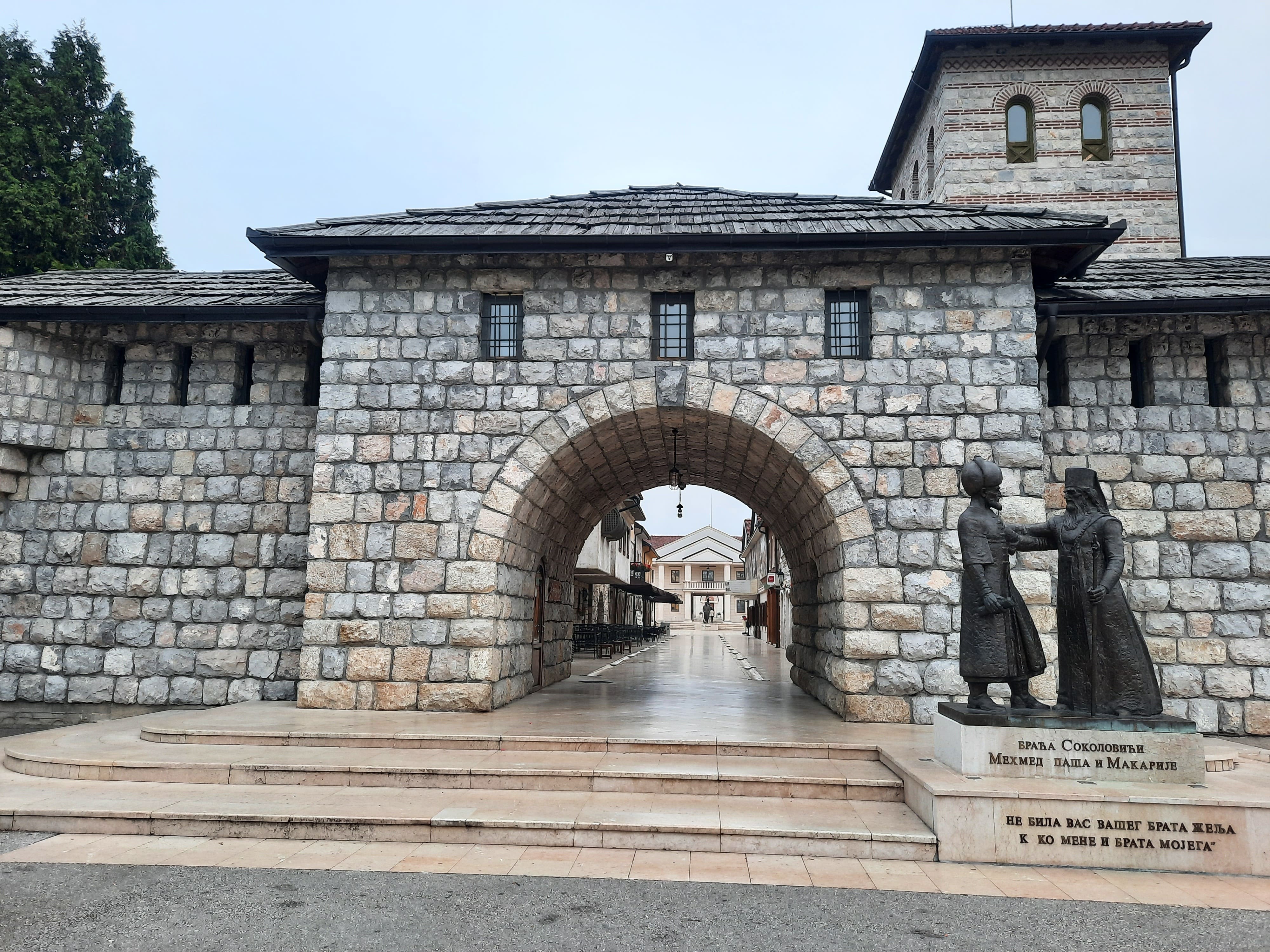 L-ingresso-di-Andricgrad-a-Visegrad-Bosnia-Erzegovina