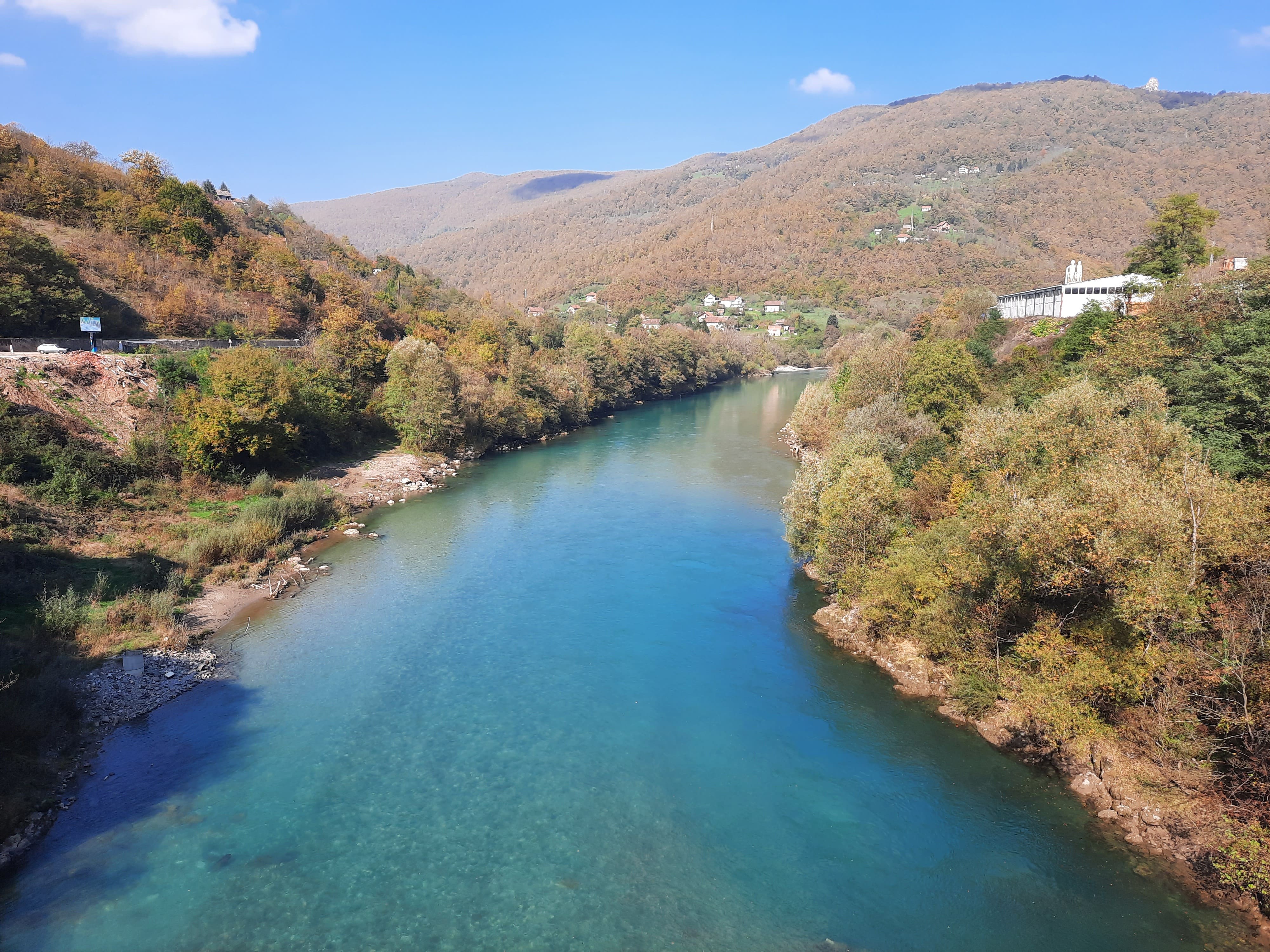 La-Drina-nei-pressi-di-Brod-dal-ponte-che-unisce-la-M18-e-la-M20-Bosnia-Erzegovina
