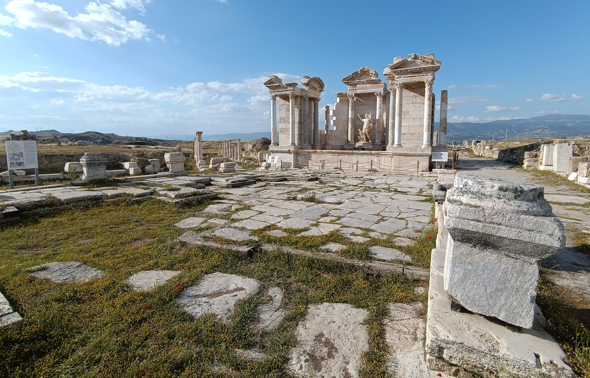 Laodicea, ninfeo monumentale di età imperiale - Foto F. Polacco
