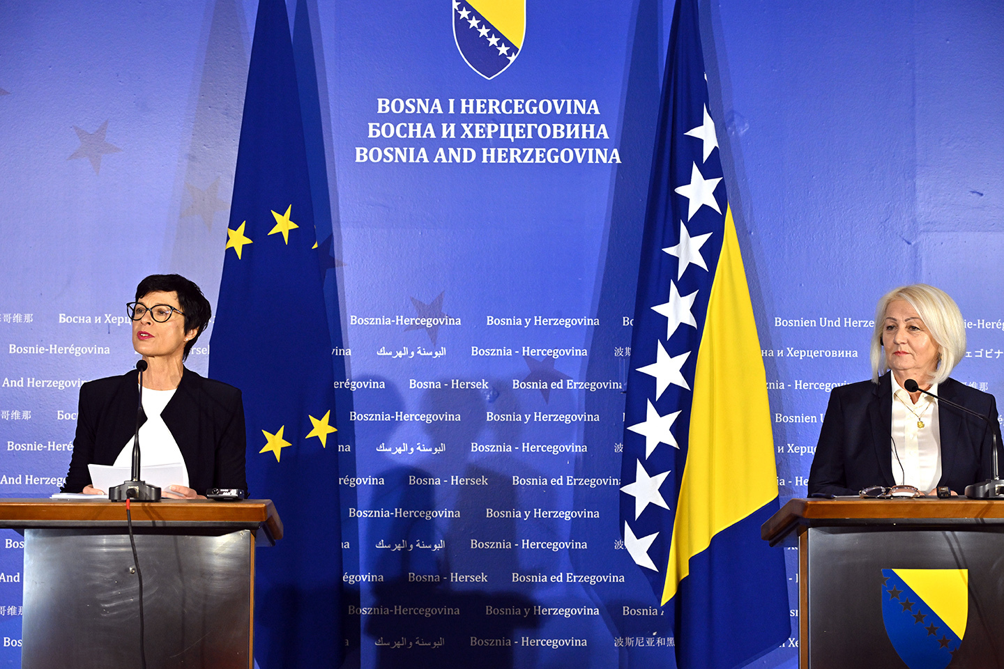 La Commissaria europea per l'allargamento e la politica di vicinato Marta Kos e la Presidente del Consiglio dei ministri della Bosnia ed Erzegovina Borjana Krišto © Unione Europea