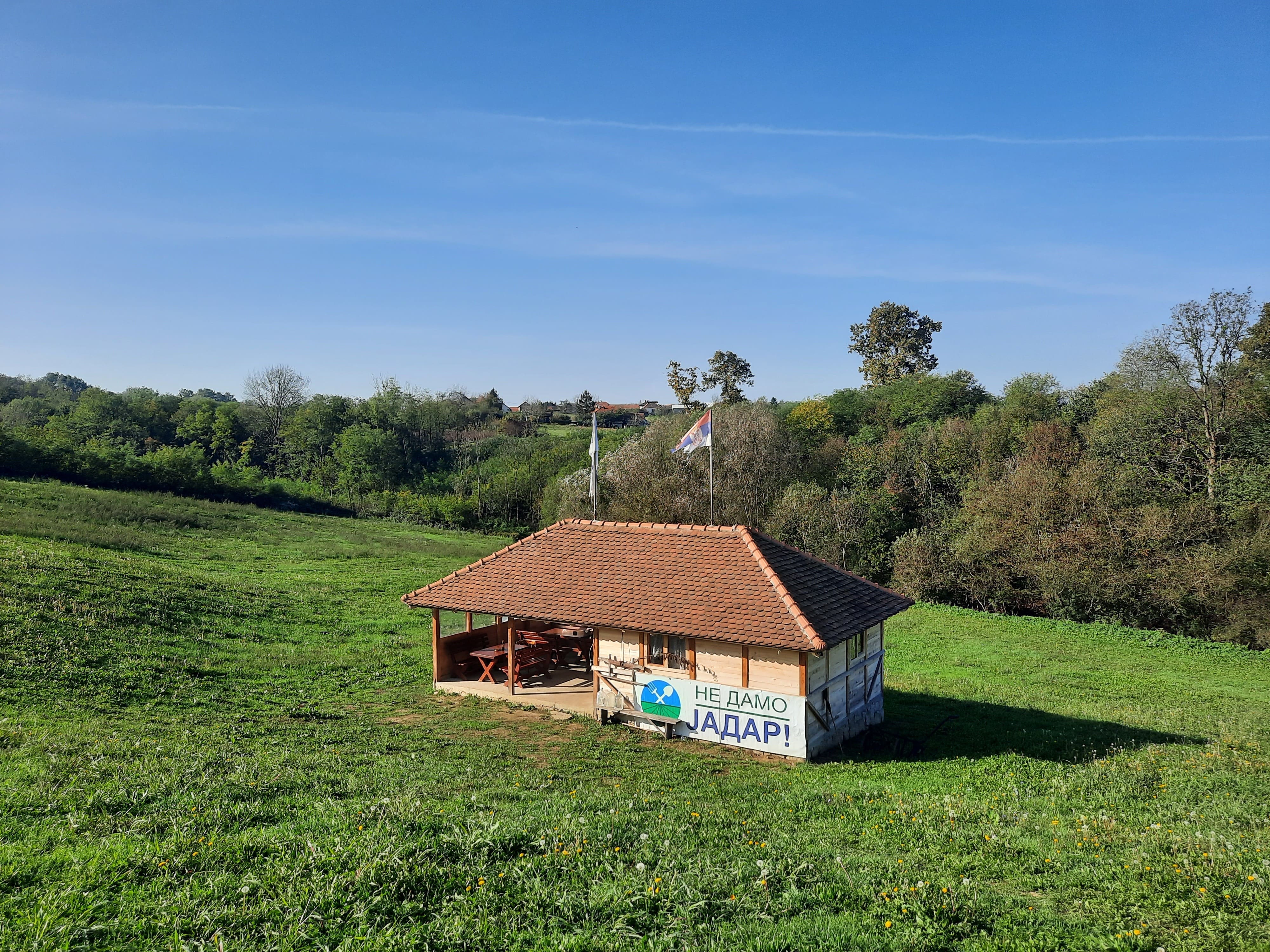 Quartier-generale-del-movimento-Ne-damo-Jadar-a-Gornje-Nedeljice-Serbia