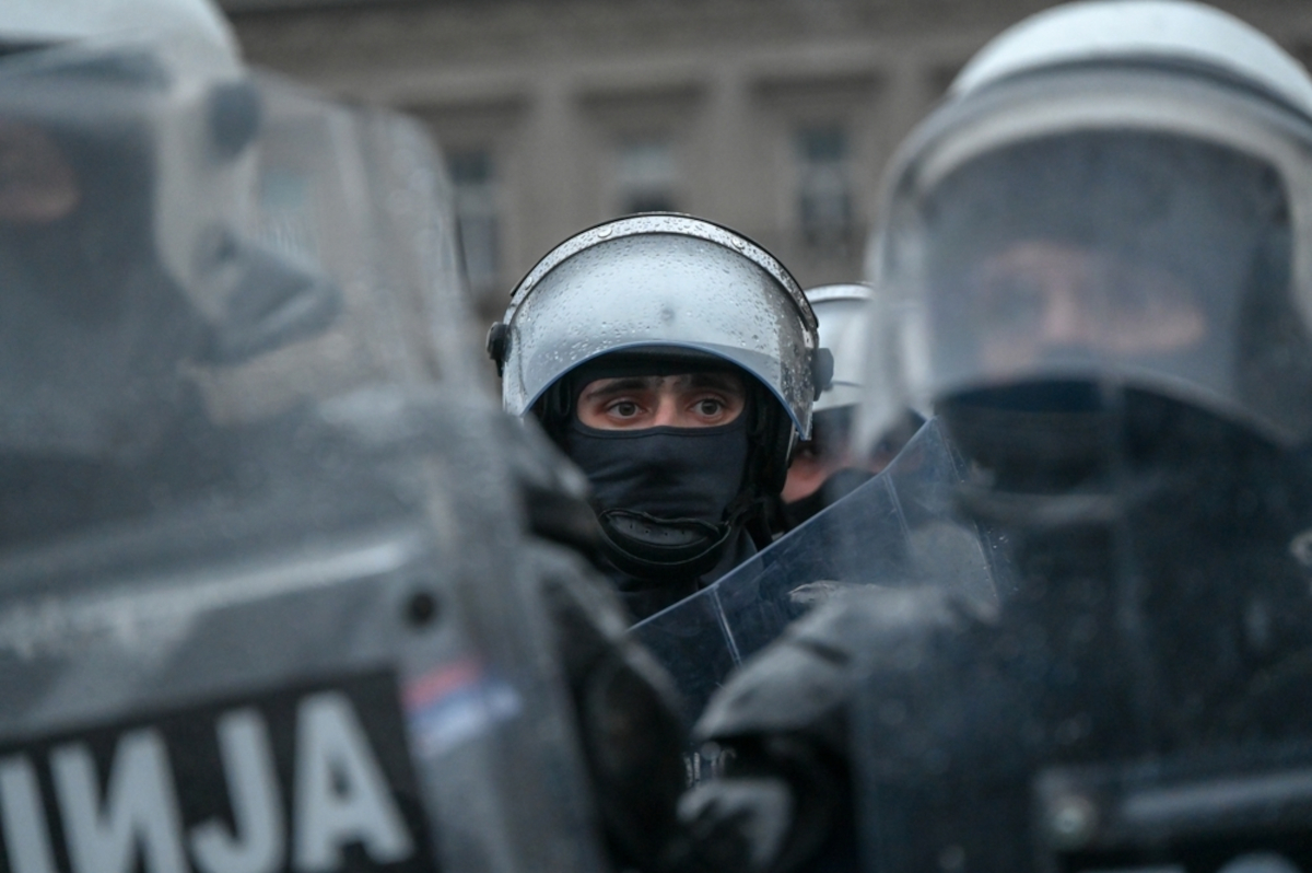 Serbia-durante-la-protesta-a-Belgrado-scontri-ed-arresti