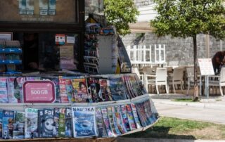 Edicola giornali Montenegro © Shutterstock