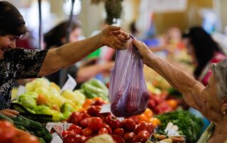 Mercato di piazza Obor, Bucarest, Romania © Mircea Moira/Shutterstock