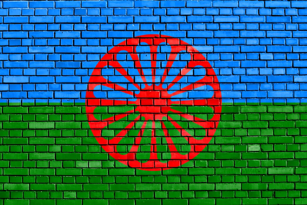 Bandiera rom © danielo/Shutterstock Bandiera rom © danielo/Shutterstock