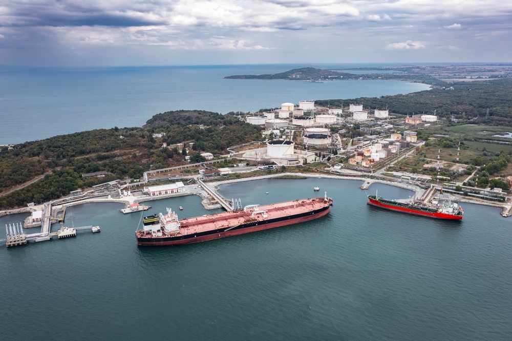 shutterstock_2509352339 Impianti Lukoil a Burgas © niki_spasov/Shutterstock