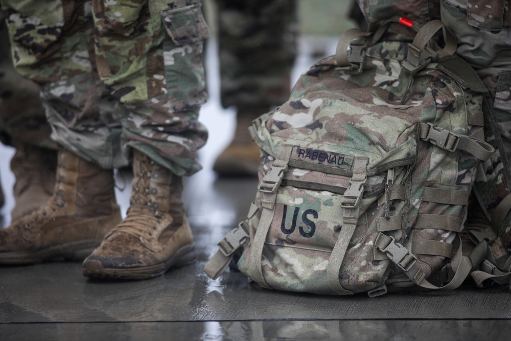Mihail,Kogalniceanu,,Romania,-,March,31,,2023:,Us,Soldiers,At Soldati americani alla base Nato di Mihail Kogalniceanu © Mircea Moira/Shuttesrtock
