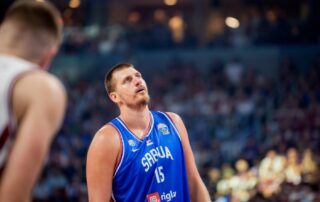 Nikola Jokić con la nazionale serba © Gints Ivuskans/Shutterstock