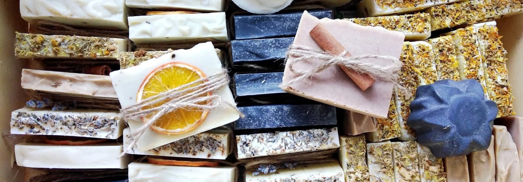 Natural soap production © EdnaZaDruga