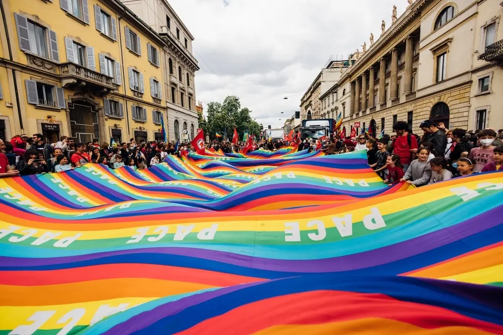 Bandiere della pace durante una manifestazione civica © Shutterstock Bandiere della pace durante una manifestazione civica © Shutterstock