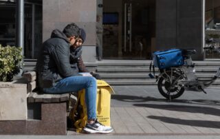 Due riders a Yerevan, Armenia © Zuykov Photography/Shutterstock