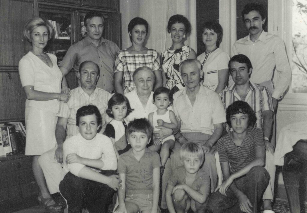 Darinka and Milutin Janković with children and grand-children. Private archive Janko Jovanović & Ružica Ćuković