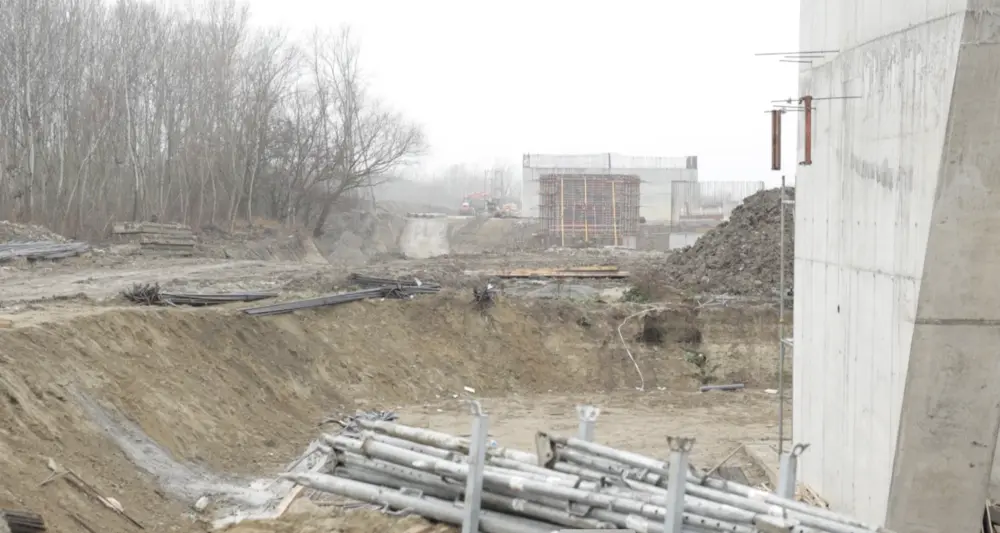 Il nuovo ponte in costruzione sul Prut