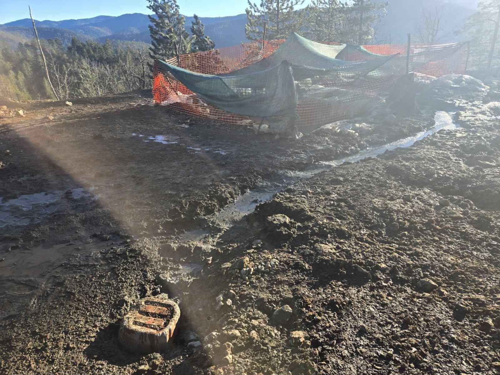 Conseguenze dell'estrazione del cromo lungo il fiume Krivaja - Foto dell'Associazione Fojničani