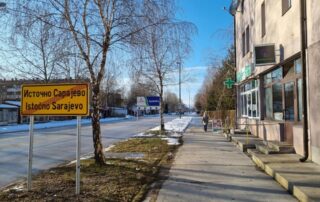 Cartello indicante la fine della municipalità di Istočno Sarajevo - Foto M. Softić