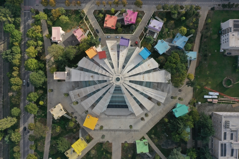 La piramide di Tirana, Albania © TJOGR/Shutterstock