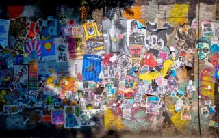 Zagabria, Croazia - Muro con manifesti e street art © Todamo/Shutterstock