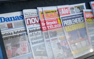 Quotidiani serbi © Ajdin Kamber/Shutterstock