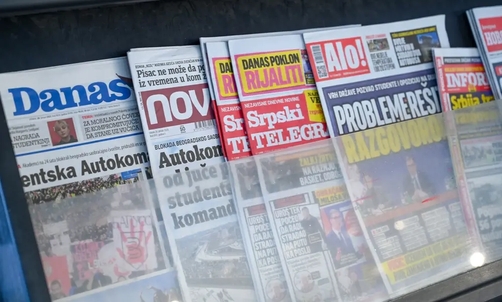 Quotidiani serbi © Ajdin Kamber/Shutterstock