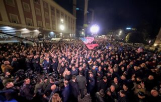 Partito democratico di Sali Berisha durante una protesta a Tirana, Albania - Foto Partito democratico