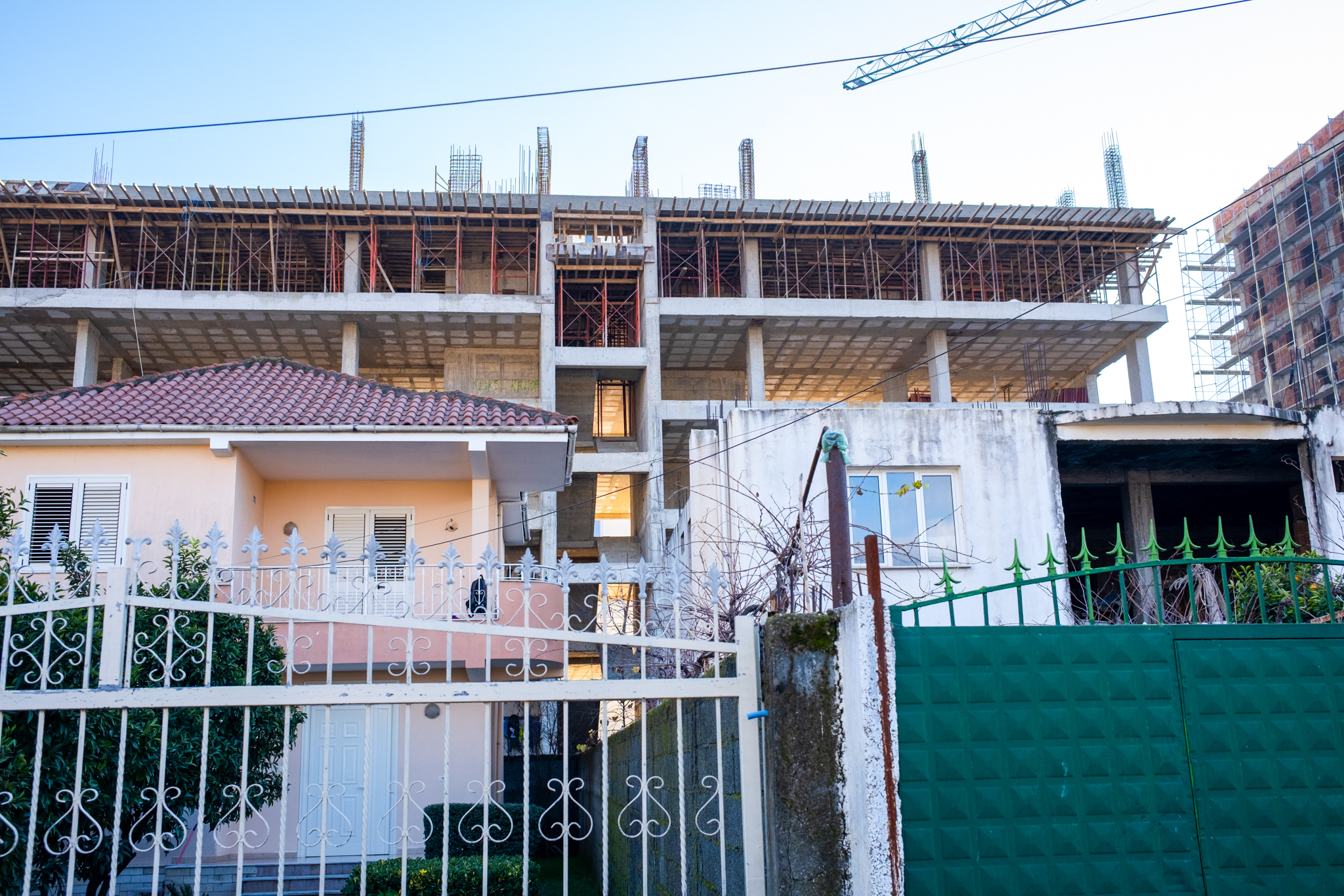 Cantieri edili a Kamza, dicembre 2025 | Foto: ©Federico Caruso