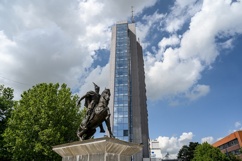 Kosovo unblocks institutions after a one-year crisis